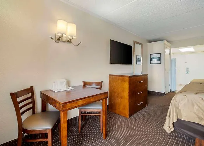 Quality & Ocean Fenwick Hotel